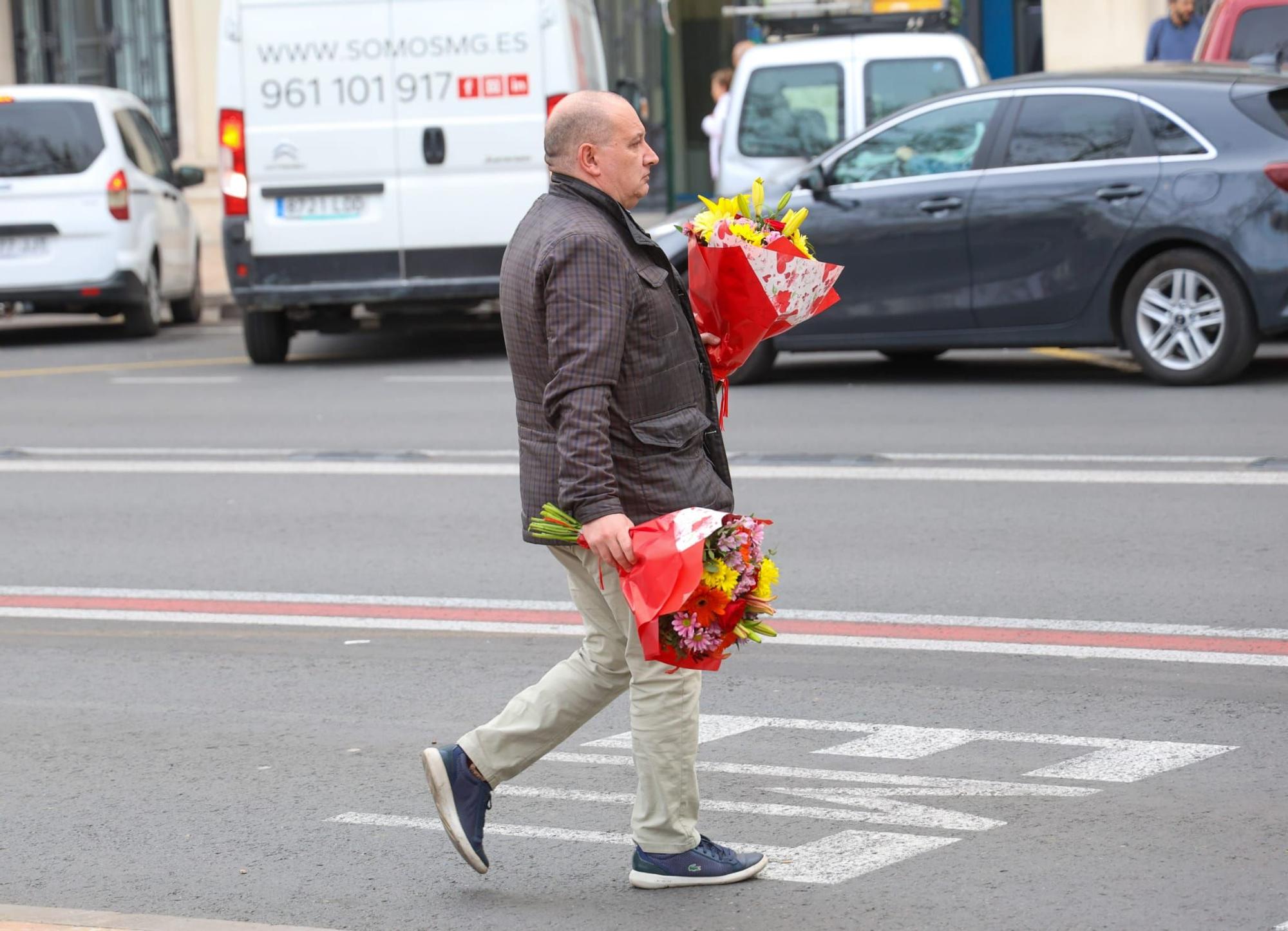 Las floristerías del ayuntamiento de València abarrotadas el día de San Valentín