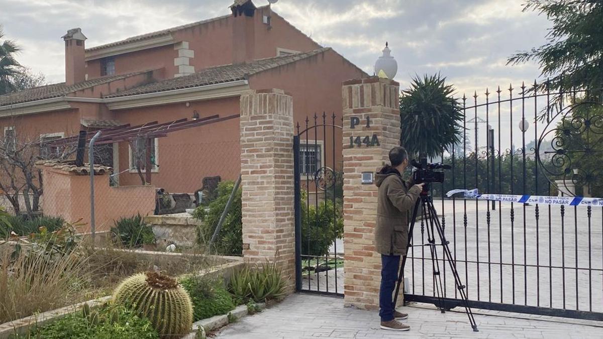 Imagen de la casa donde ocurrieron los tres asesinatos en Elche el pasado mes de febrero.