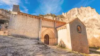 El cañón de Soria con una ermita templaria del siglo XIII y más de cien buitres leonados