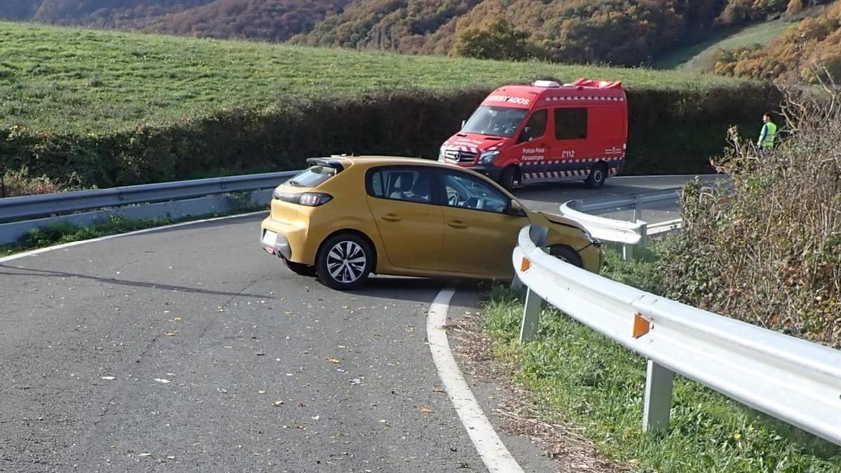 Imagen del vehículo que atropelló al ciclista Josu Etxeberria.