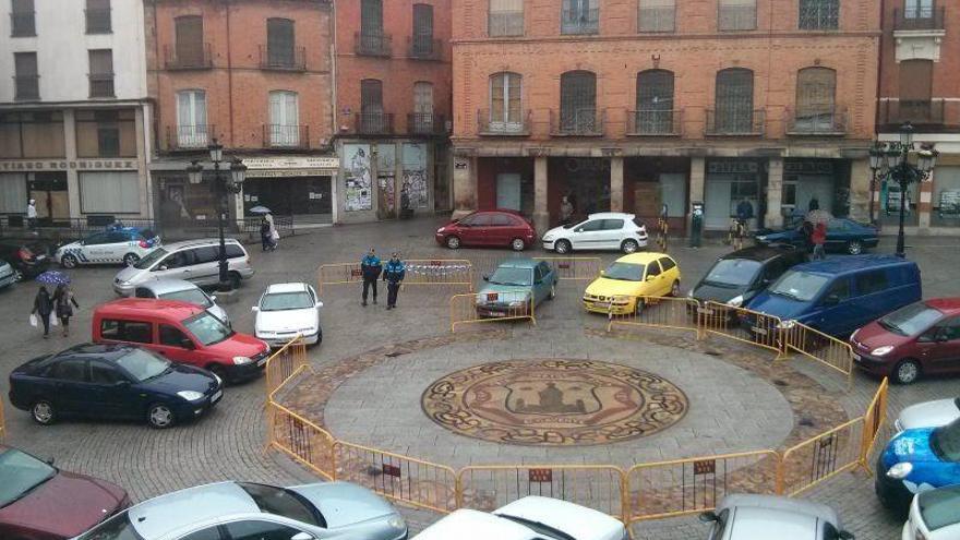 Aparcamiento en la Plaza Mayor.