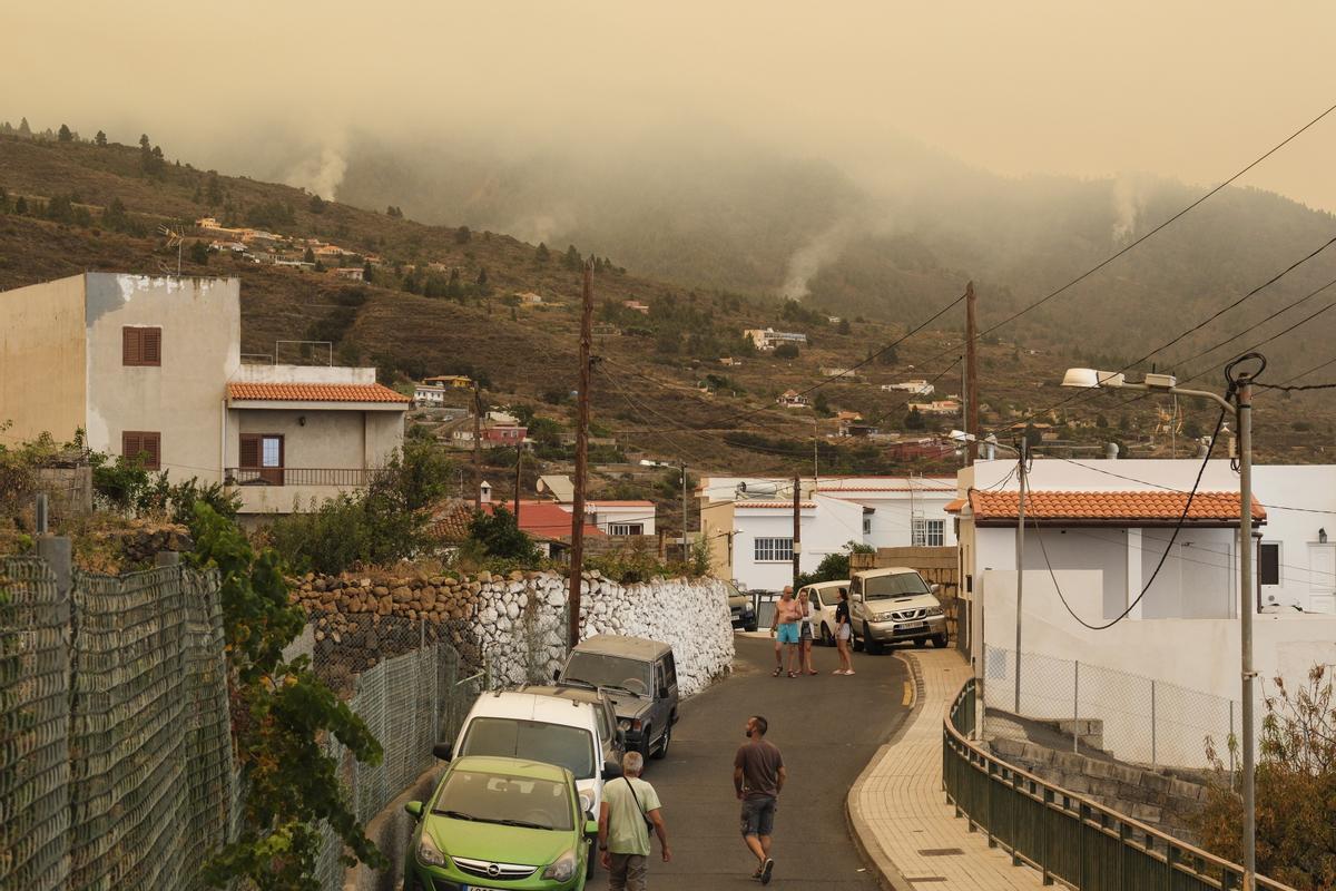 El incendio forestal de Tenerife, sin control