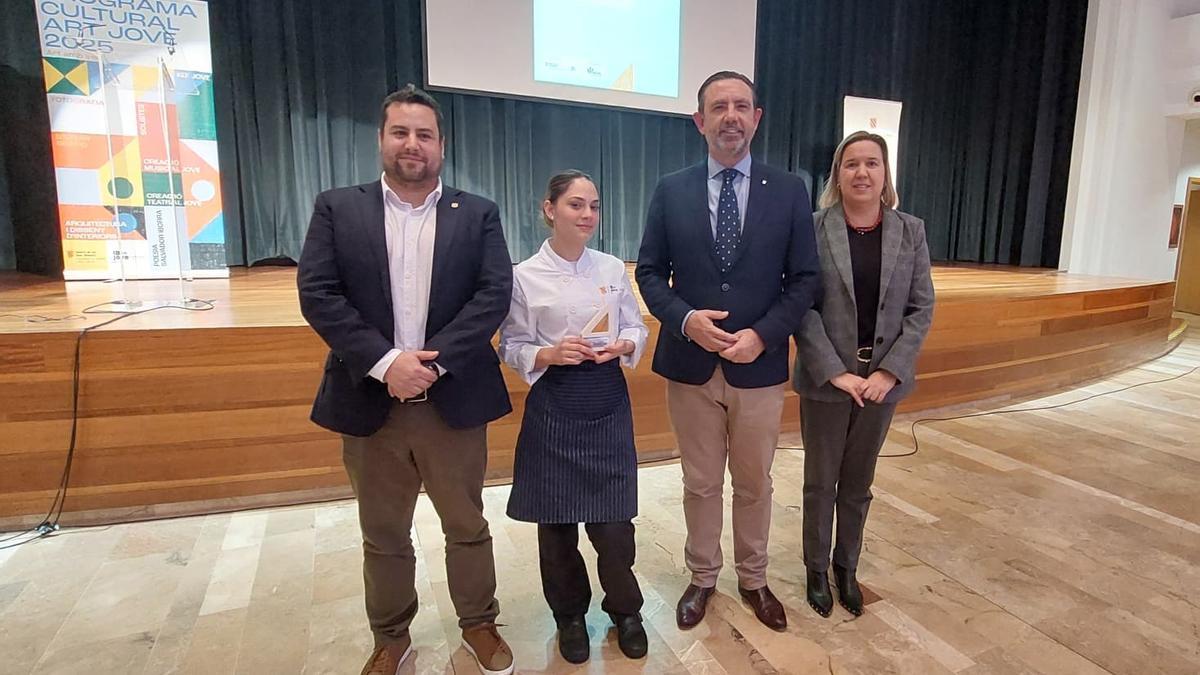 La ganadora, Cristina Sánchez, junto a Tomás Amer, Alejandro Sáenz de San Pedro y Catalina Isern.