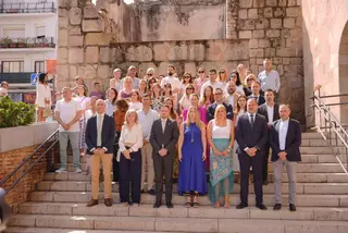 Minuto de silencio en la sede de Presidencia de la Junta de Extremadura por el asesinato de una mujer en Don Benito