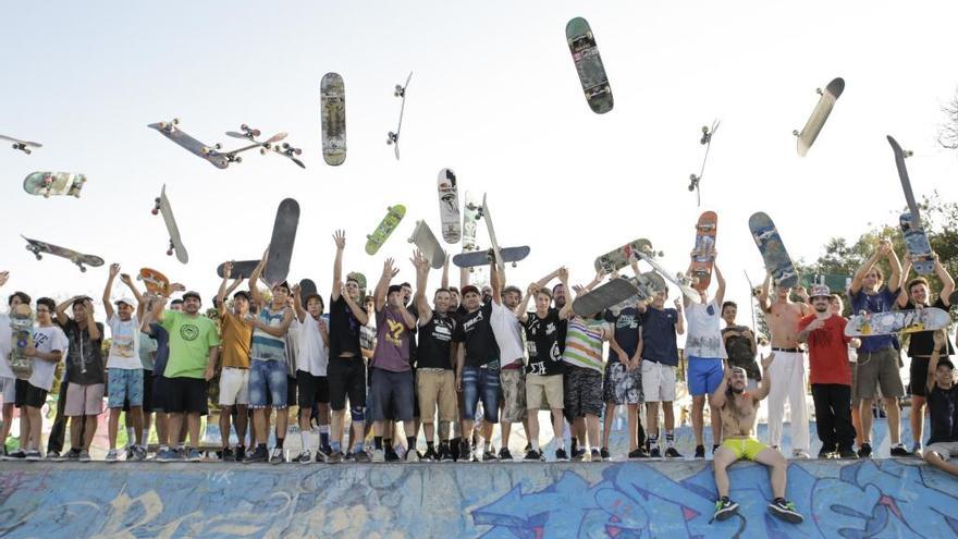 HOMENAJE A IGNACIO ECHEVARRIA EN EL SKATEPARK DEL MONTE TOSSAL DE ALICANTE.