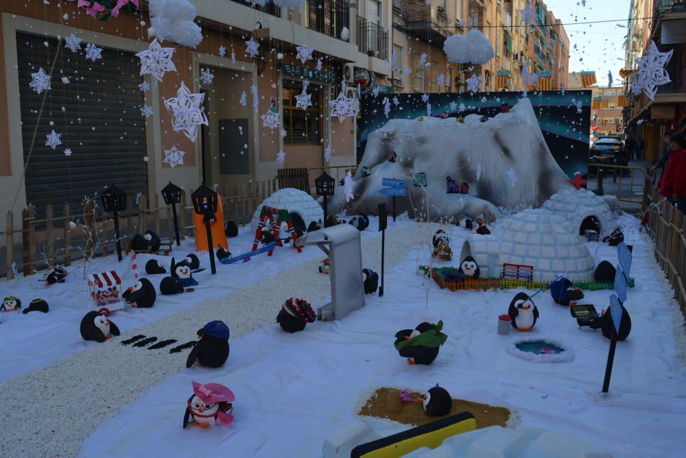 Monumentos y calles adornadas en Benetússer.