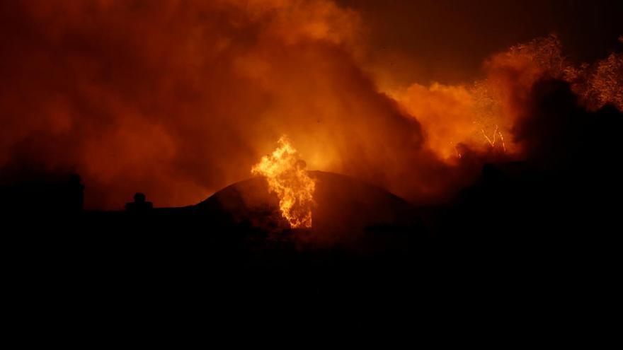 Un incendi a Califòrnia obliga a evacuar a 180.000 persones