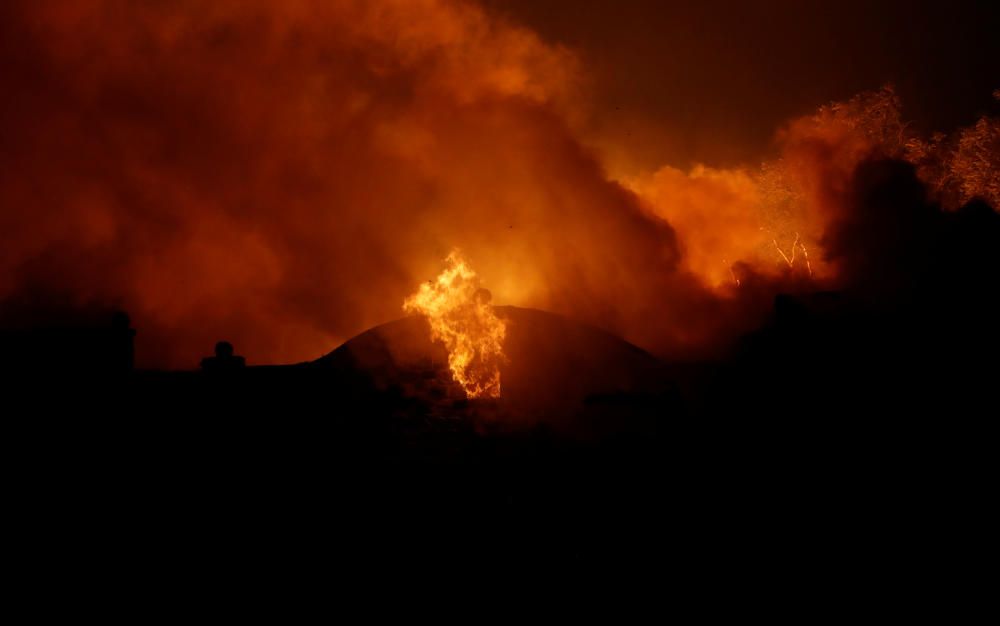 Un incendi a Califòrnia obliga a evacuar a 180.000 persones