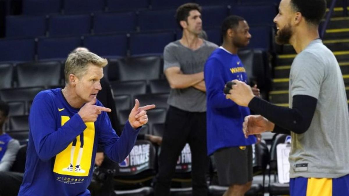 El entrenamiento de los Warriors antes del tercer partido