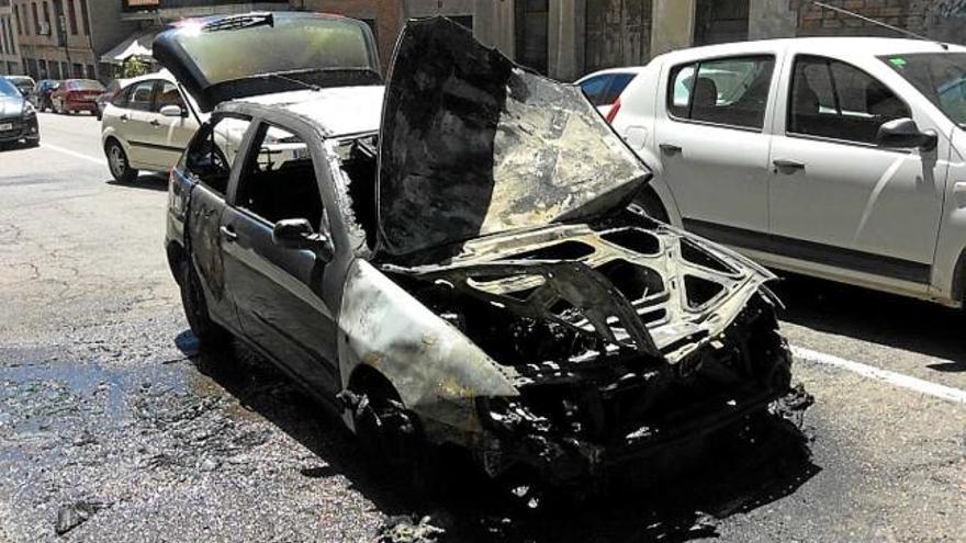 S&#039;incendia un cotxequan circulava per Manresa