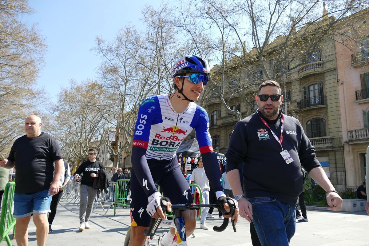 EN IMATGES | La 105a Volta Catalunya inicia la seva segona etapa des de la Torre Galatea de Figueres