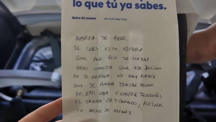 La carta de amor que ha dejado un pasajero en un avión de Canaryfly y que revoluciona las redes