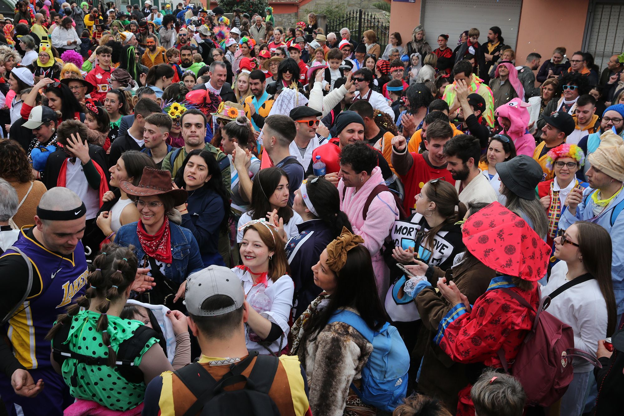 Búscate en las fotos del fin de fiesta del Entroido de O Hío