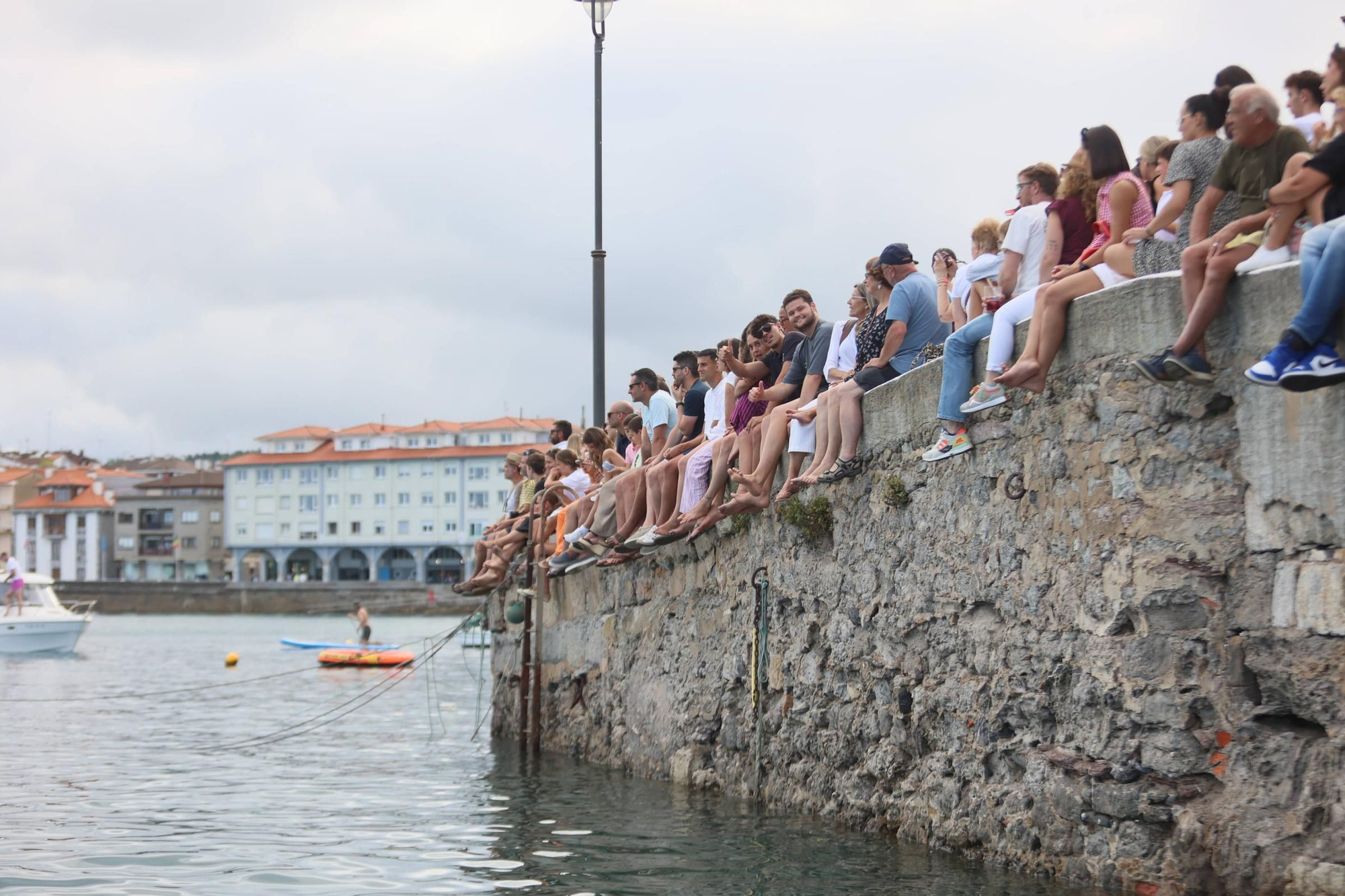 EN IMÁGENES: La multitudinaria cita de la cucaña en el Carmen de Luanco