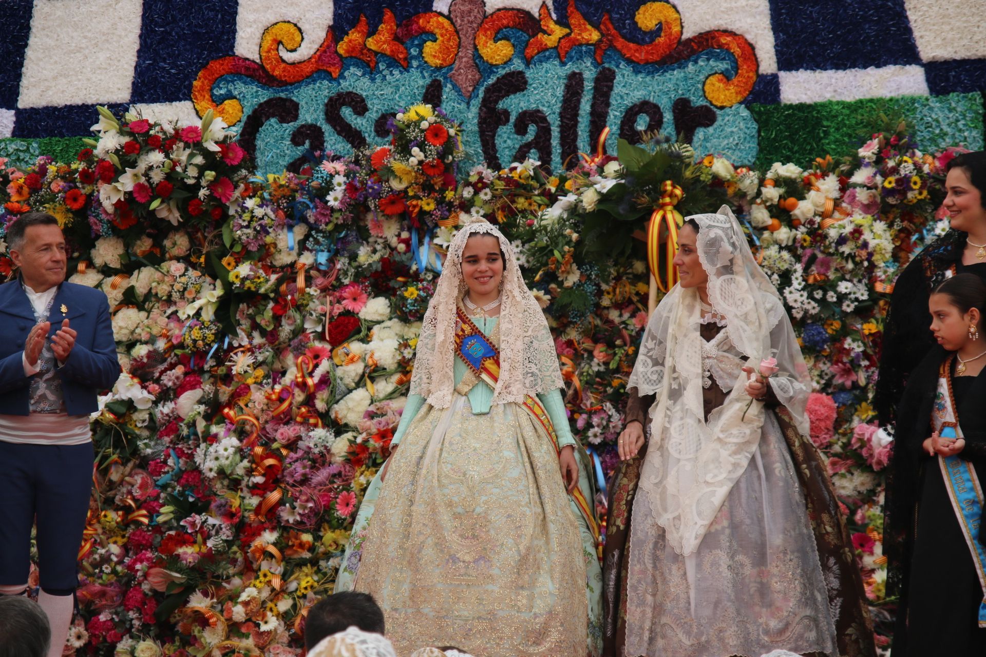 Fotos de la ofrenda a la patrona en las Fallas de Burriana 2024