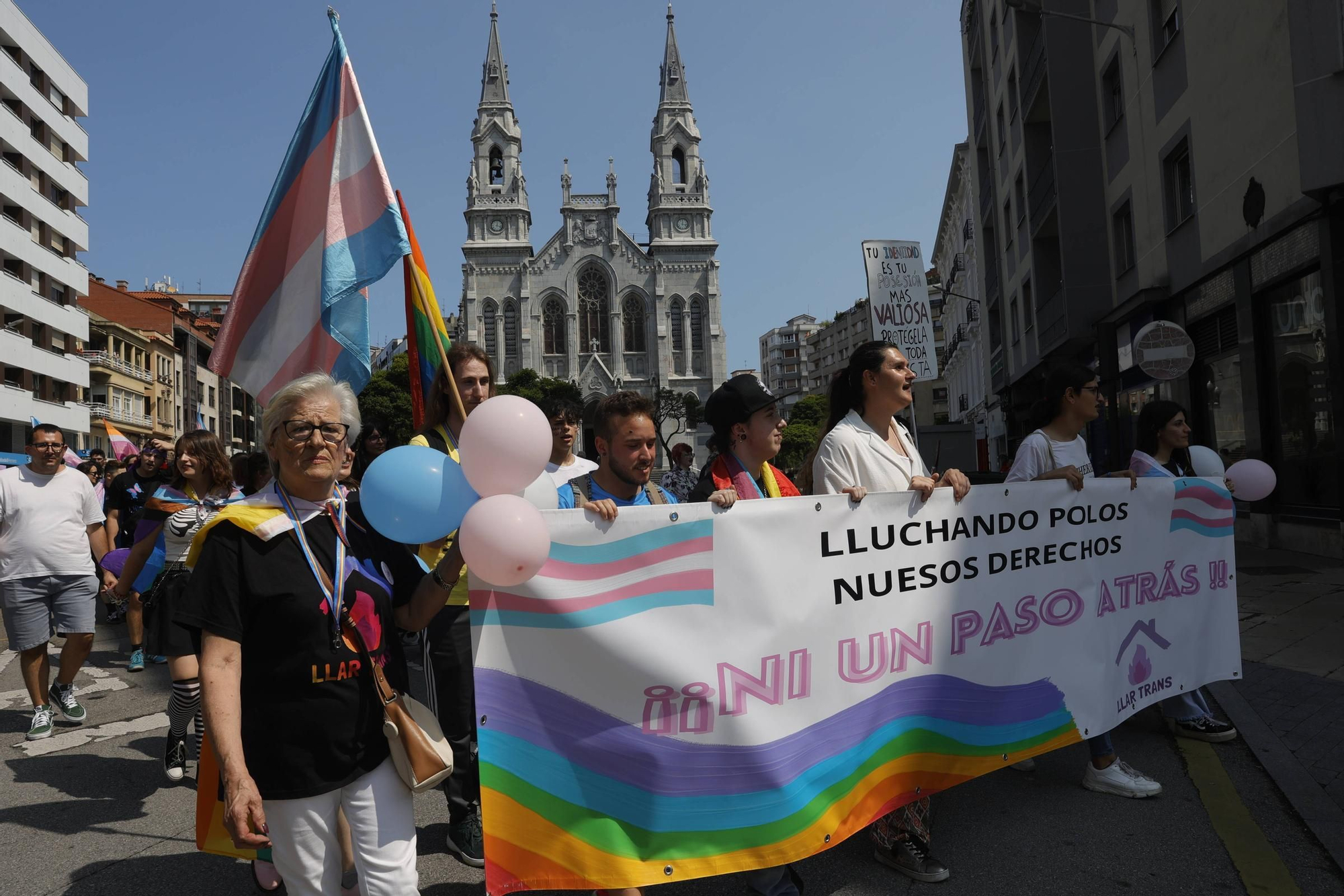 EN IMÁGENES: la Marcha del Orgullo LGTB por Avilés