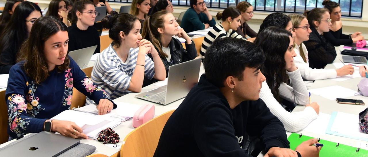 Estudiantes de la Universidade de Santiago.