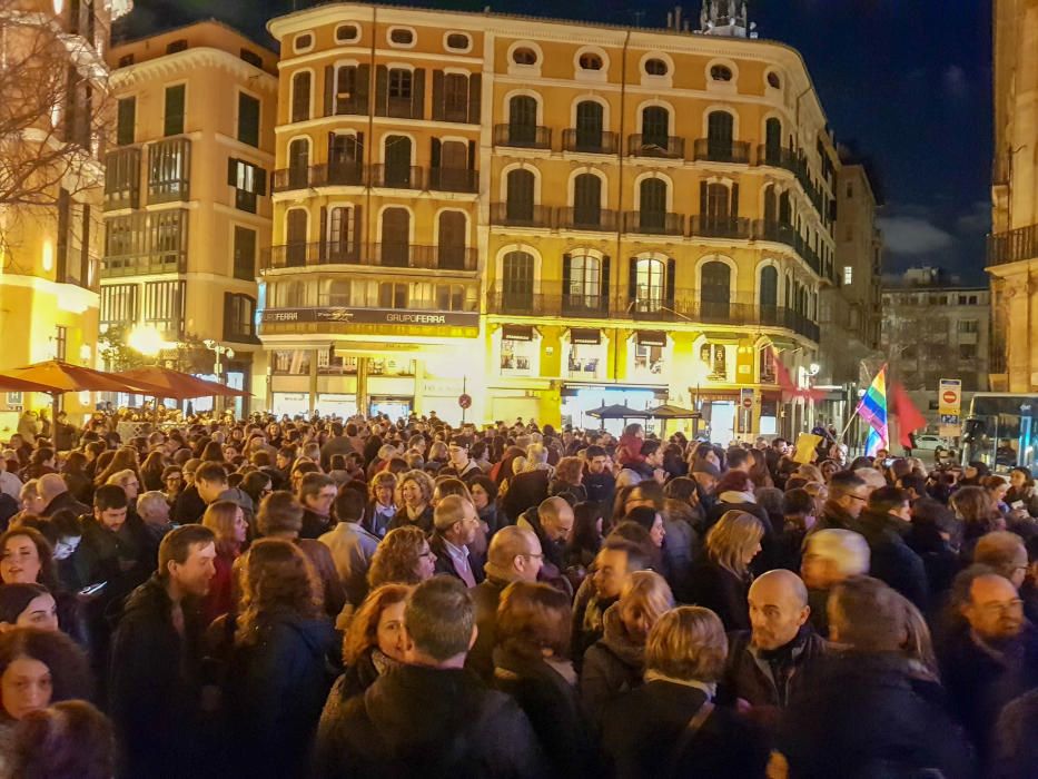 Concentración feminista en Palma contra el pacto en Andalucía