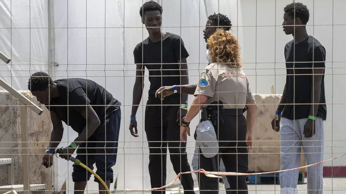 Vox rechaza el traslado de menores migrantes a Extremadura y el PSOE acusa a Guardiola de "indignidad"