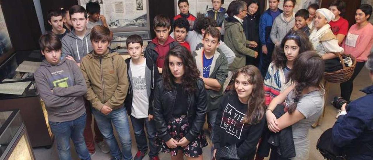 Visita de alumnos del colegio Concepción Arenal al Archivo Histórico Provincial. // Iñaki Osorio