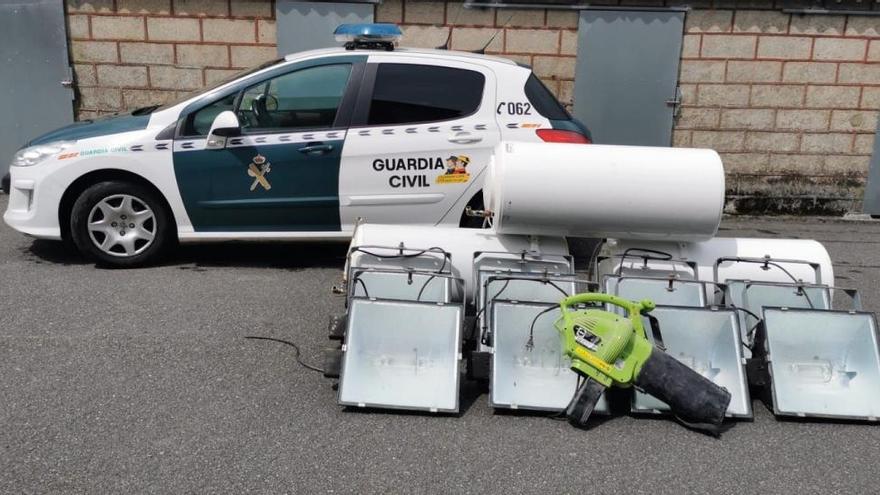 La Guardia Civil detiene a los presuntos autores de un robo en el campo de fútbol de Portas