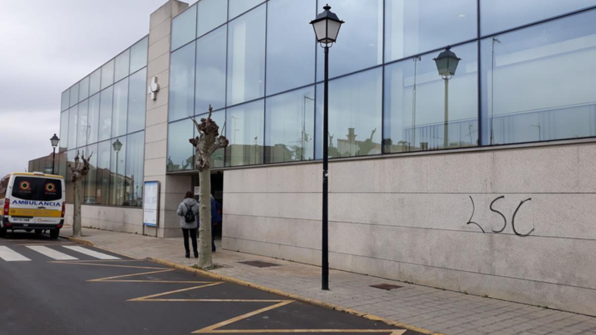 Centro de Salud Benavente Norte, donde desde ayer se ha agrupado el servicio de Pediatría en Benavente. / E. P.