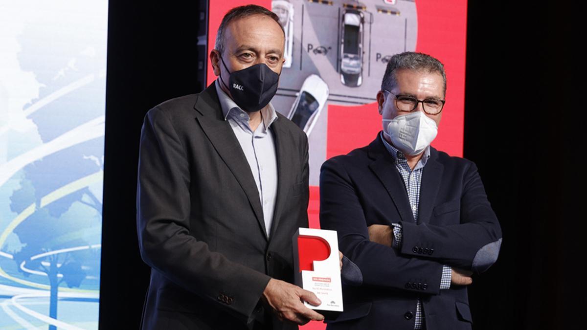 Josep María Miret (RACC) recoge el Premio Automobile Barcelona by El Periódico