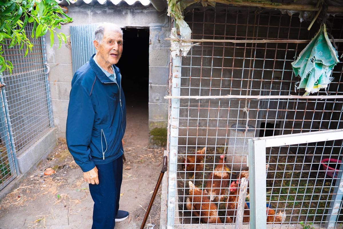 Panxón. Na subida ao Sancho, enfrente da baixada a Patos. Foto ao mariñeiro homenaxeado este ano nas festas de San Xoán