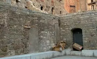 Queixa per unes capses de pirotècnia per al Correfoc de Manresa oblidades a la placeta del carrer de Na Bastardes