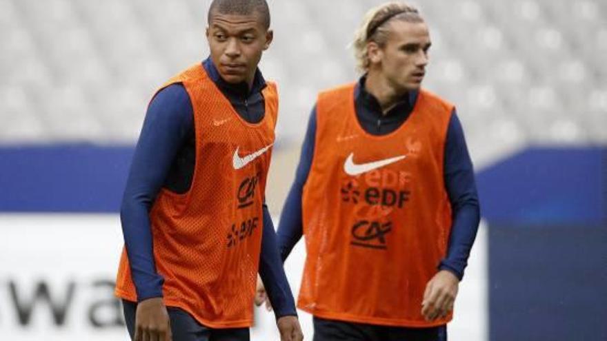 Mbappé i Griezmann, en un entrenament de la selecció francesa.