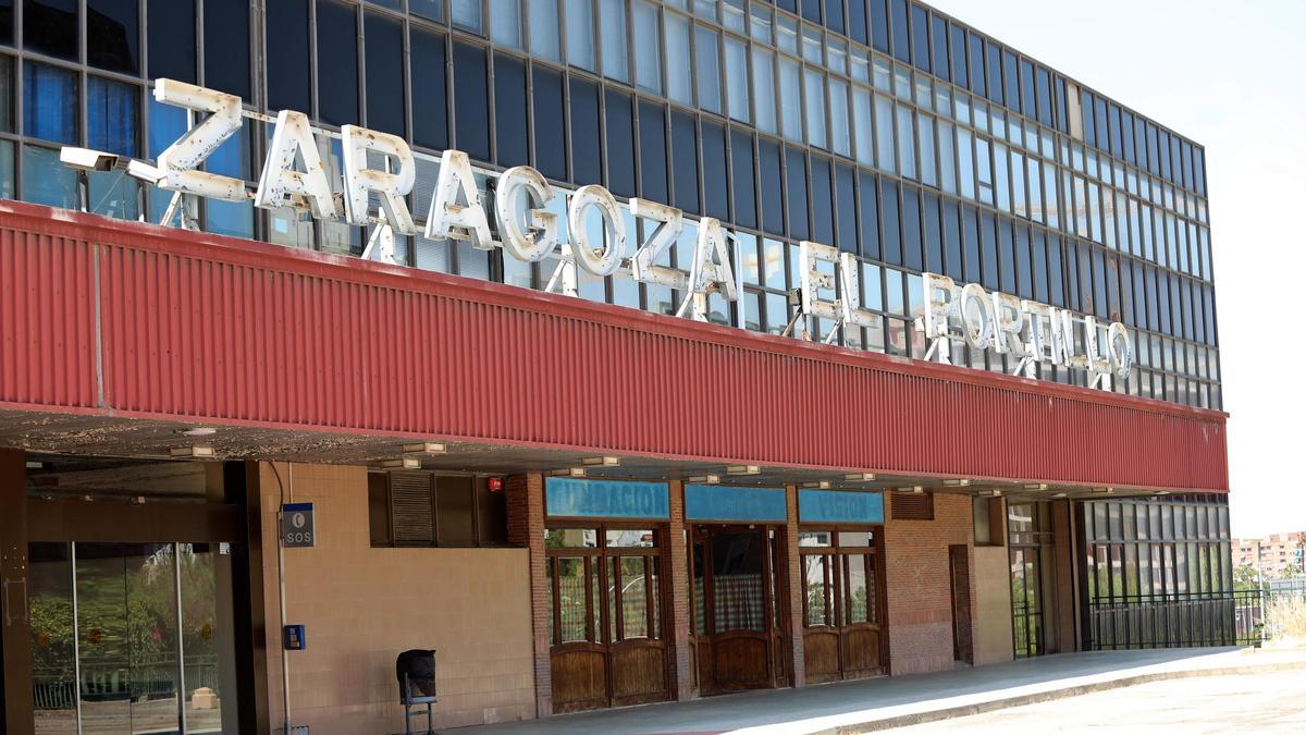 Entrada a la antigua estación del Portillo de Zaragoza, que será demolida en 2029.
