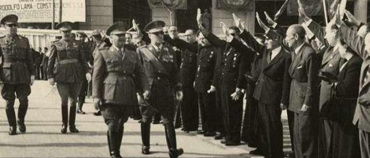 Franco antes de entrar en el Gobierno Civil. // Foto Villar
