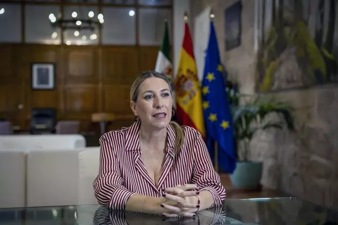 María Guardiola: "Si Sánchez aguanta hasta 2027, del PSOE que conocíamos no quedarán ni escombros"