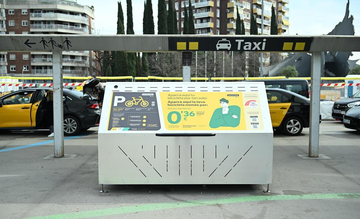 El aparcamiemto para bicis que Adif ha instalado justo a la estación de Sants