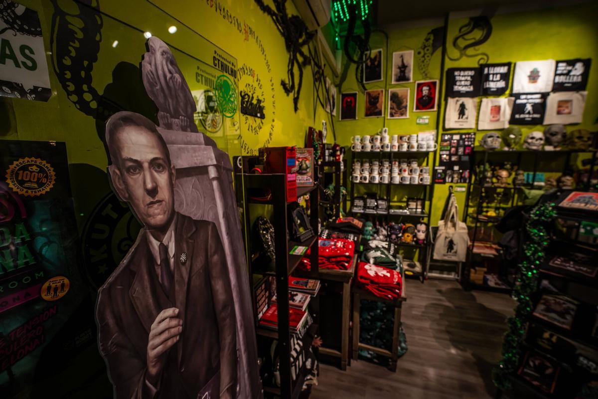 El interior de la tienda de artesanía sobre el imaginario de Lovecraft, Kutuleras BCN