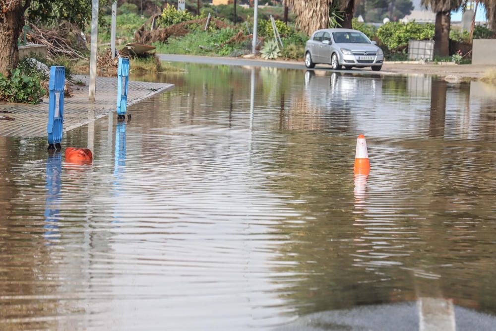 Las lluvias también provocaron algunos problemas en Orihuela Casco, como es el caso del barrio del Escorratel