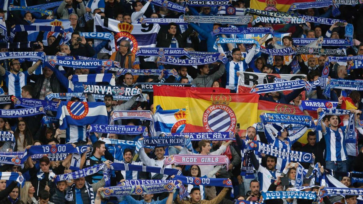 La grada de Cornellà-El Prat anima durante el Espanyol-Barcelona del pasado fin de semana