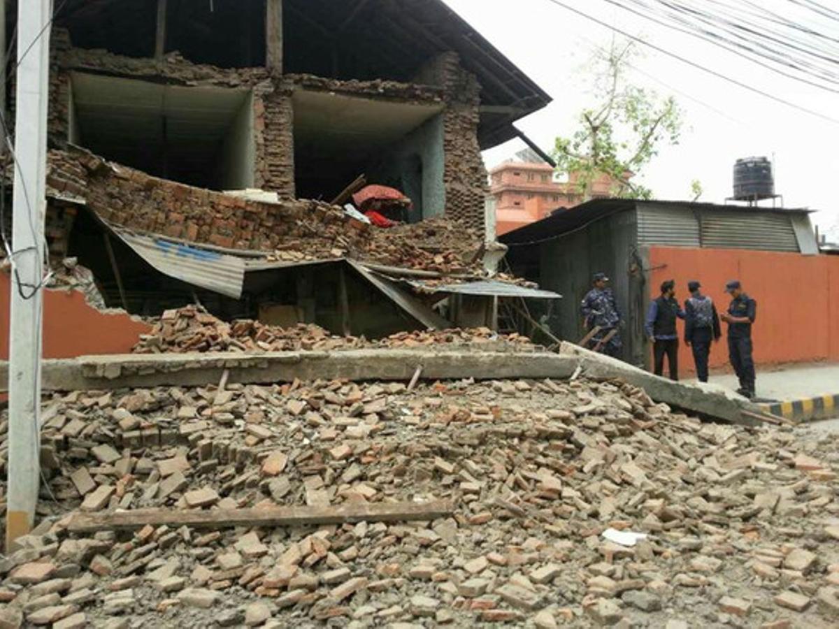 Edificio derrumbado en Katmandú.