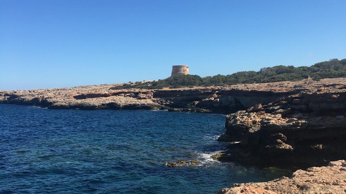 Una imagen de sa Torre d'en Rovira, en el litoral de Sant Josep