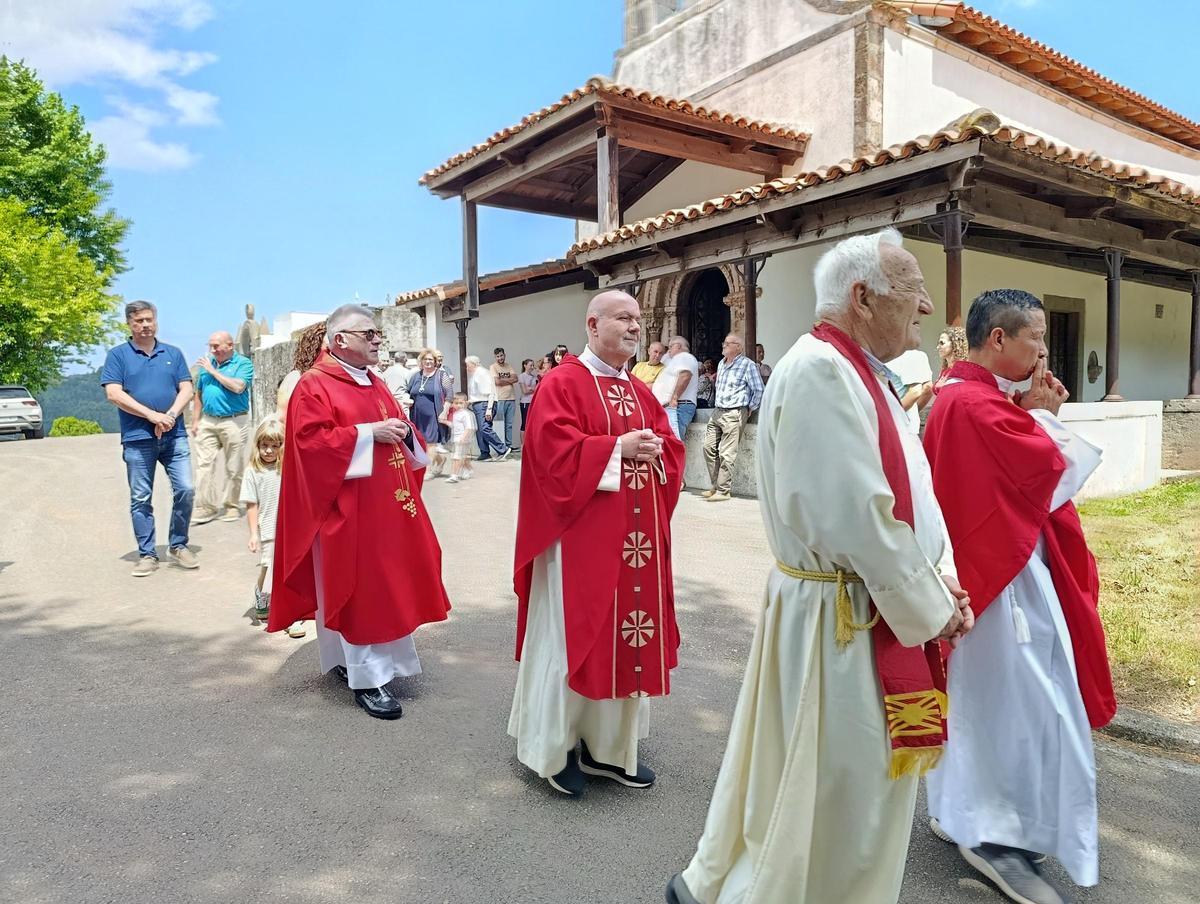 Arlós inicia sus fiestas con una misa en honor a Santiago