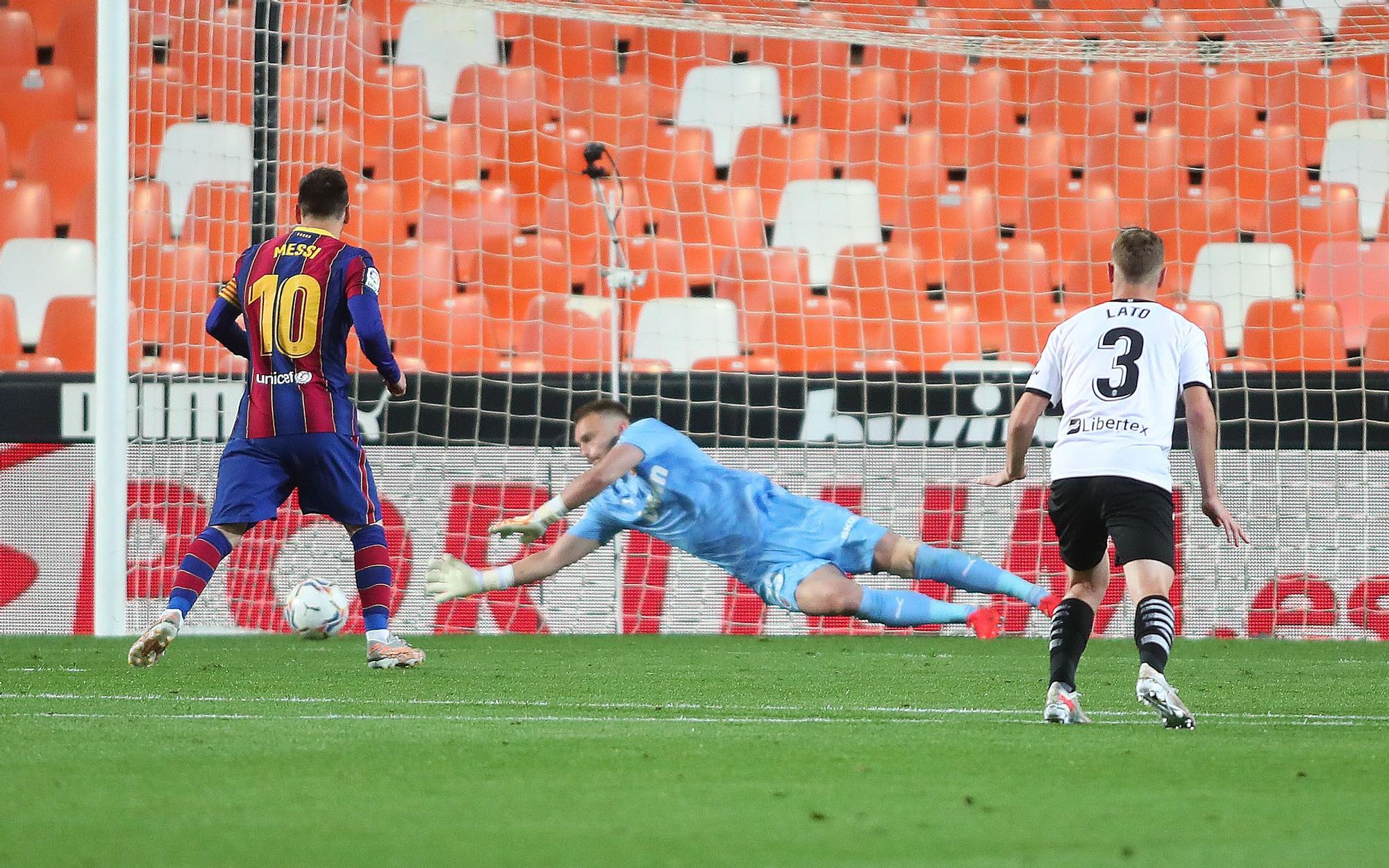 Todas las imágenes del partido entre el Valencia CF y el Barcelona