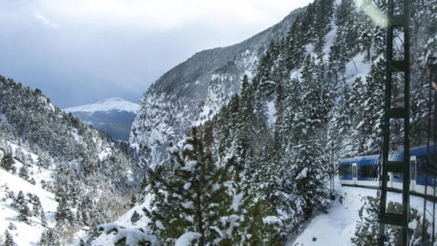 Imatge de l&#039;ascens a la Vall de Núria.