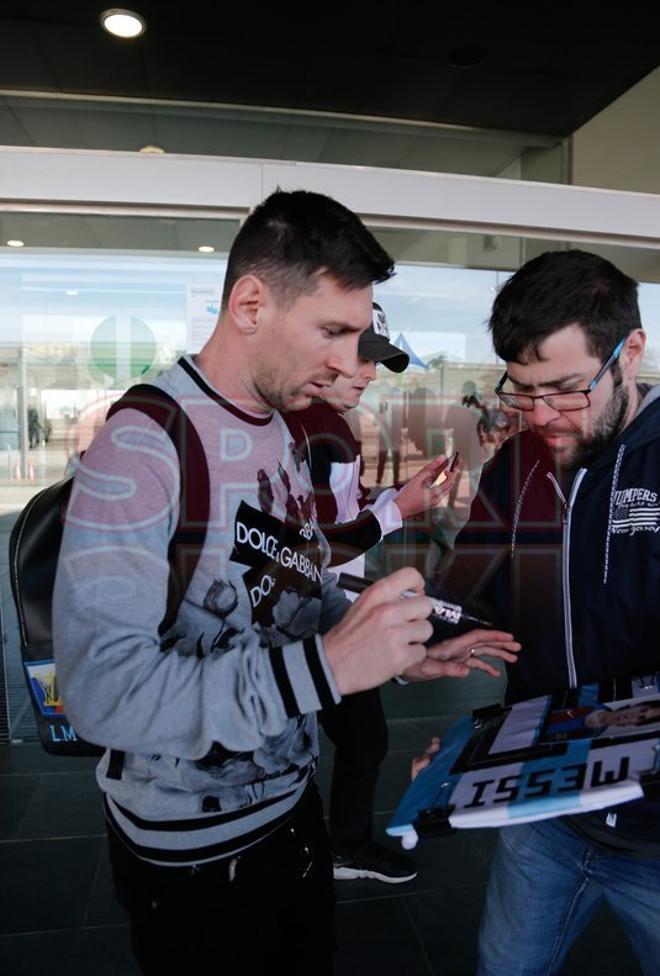 Leo Messi, a su llegada al aeropuerto de Barcelona.