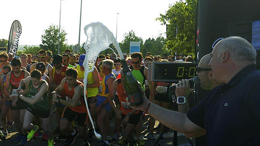 Casi 800 deportistas participan en la Carrera Solidaria ´Mar de Co-Viñas´