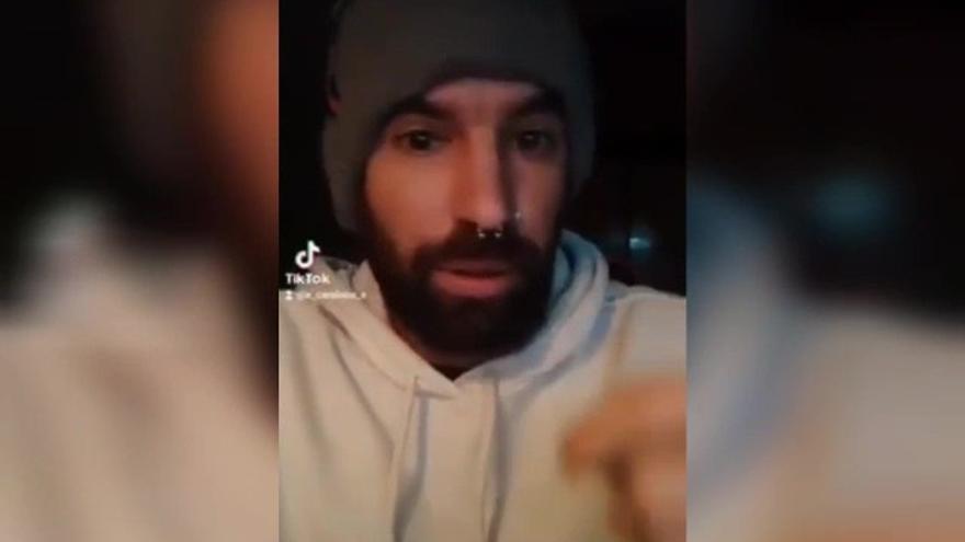 Un &#039;influencer&#039; arremete contra &quot;el abandono&quot; de los animales durante la erupción del volcán de La Palma