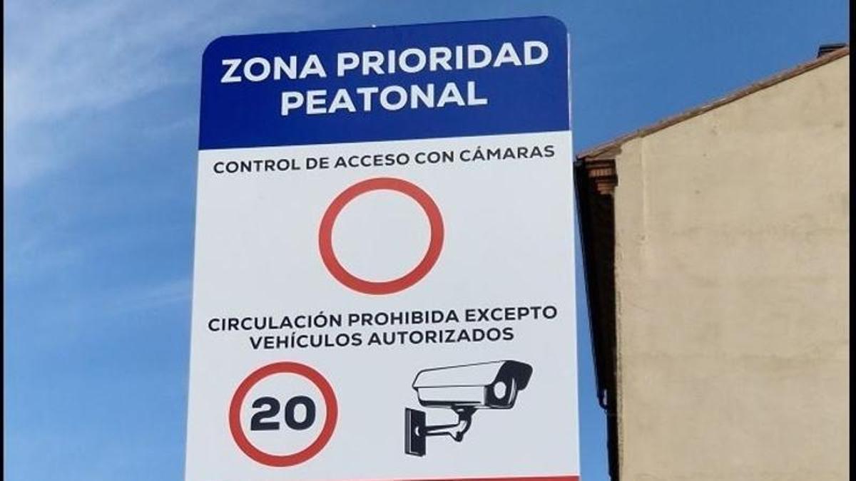 Carteles de la zona peatonal de Teruel.