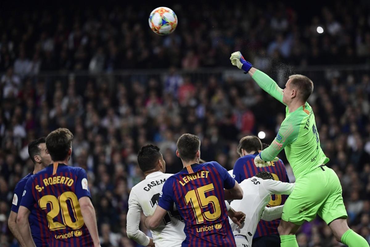 Marc André Ter Stegen durante el partido de vuelta de la semifinal de Copa del Rey entre Real Madrid - FC Barcelona. Marc André Ter Stegen durante el partido de vuelta de la semifinal de Copa del Rey entre Real Madrid - FC Barcelona.