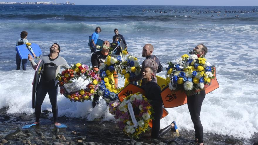 Los tres fallecidos en Canarias tras caer a una charca reciben un homenaje