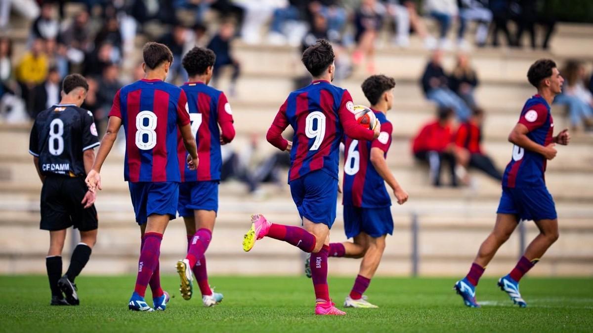 Los jugadores del juvenil azulgrana, durante el partido