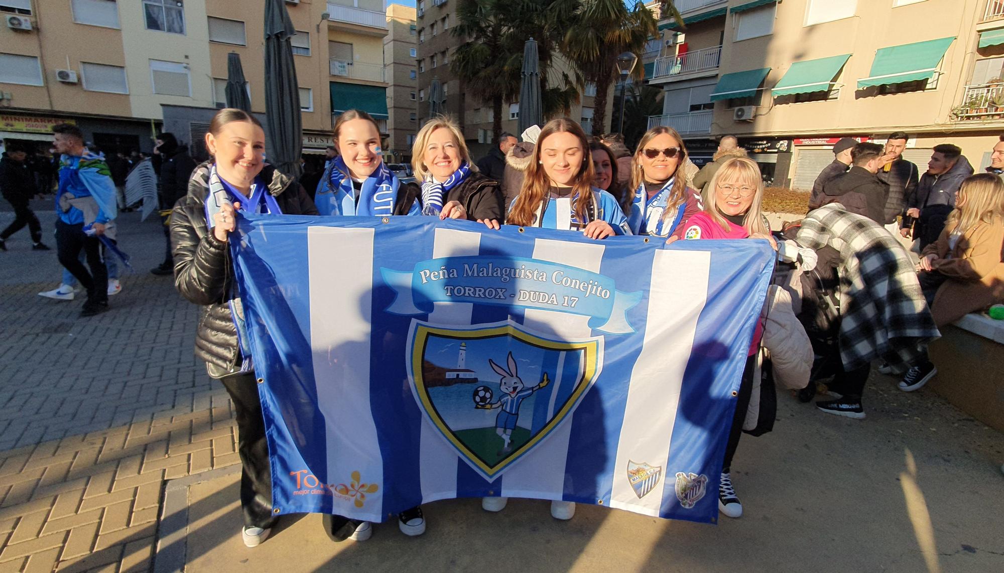 La afición del Málaga CF, en los aledaños del Nuevo Los Cármenes